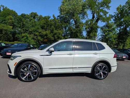 Opal White Pearl Effect 2024 Volkswagen Tiguan 2.0T SEL R-Line