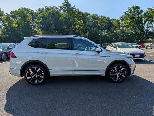 Opal White Pearl Effect 2024 Volkswagen Tiguan 2.0T SEL R-Line