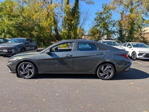 2024 Hyundai ELANTRA Limited