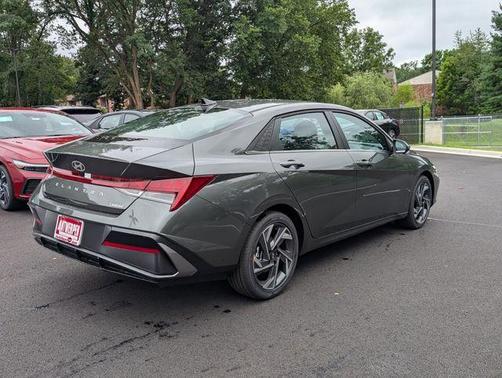 2025 Hyundai ELANTRA Limited