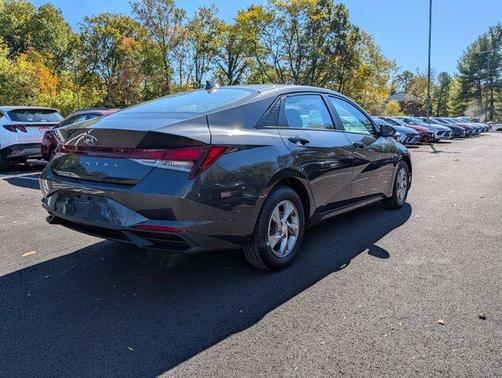 2022 Hyundai ELANTRA SE