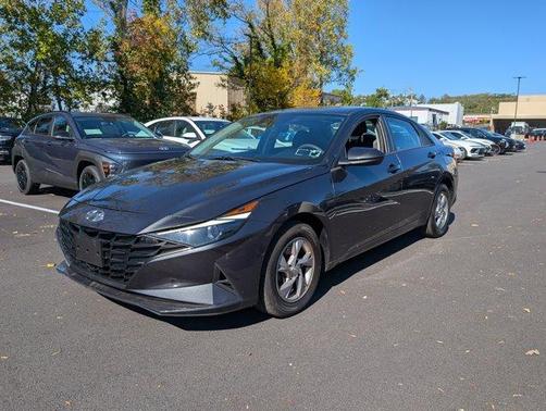 2022 Hyundai ELANTRA SE
