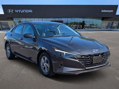 2022 Hyundai ELANTRA SE