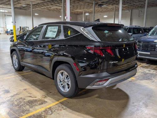 Phantom Black 2026 Hyundai TUCSON SE