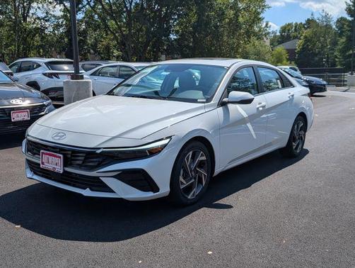 2025 Hyundai ELANTRA Limited