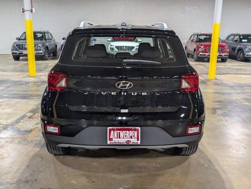 2025 Hyundai VENUE SEL