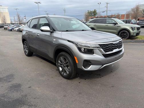 Steel Gray 2022 Kia Seltos LX