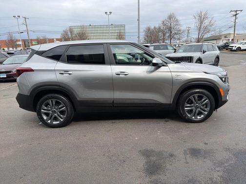 Steel Gray 2022 Kia Seltos LX