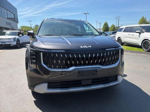 Metal 2025 Kia Carnival EX
