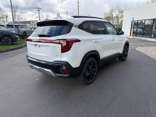 White 2026 Kia Seltos EX