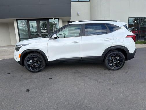 White 2026 Kia Seltos EX
