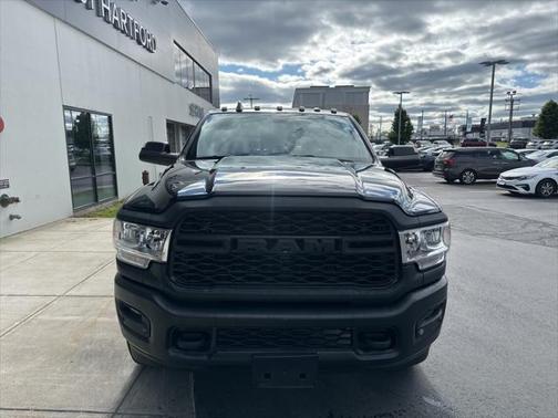 2022 RAM 2500 Tradesman Crew Cab 4x4 6'4' Box
