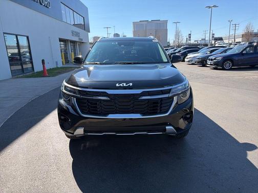 Fusion Orange 2025 Kia Seltos EX