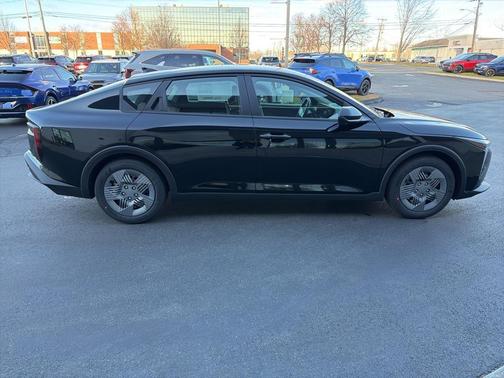 2025 Kia K4 LX