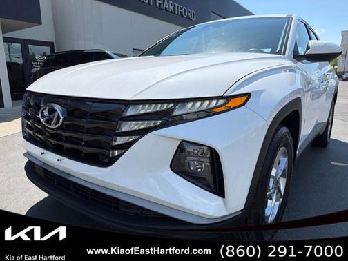 White Pearl 2024 Hyundai TUCSON SE