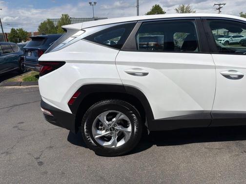 White Pearl 2024 Hyundai TUCSON SE