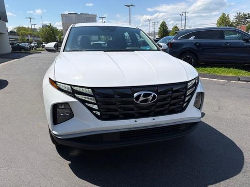White Pearl 2024 Hyundai TUCSON SE