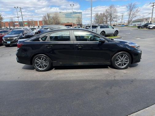 Aurora Black Pearl 2023 Kia Forte GT-Line