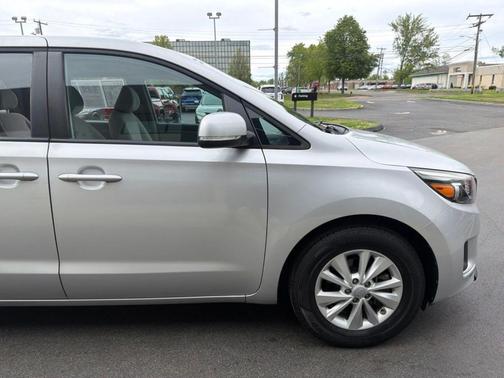 Silky Silver 2018 Kia Sedona L