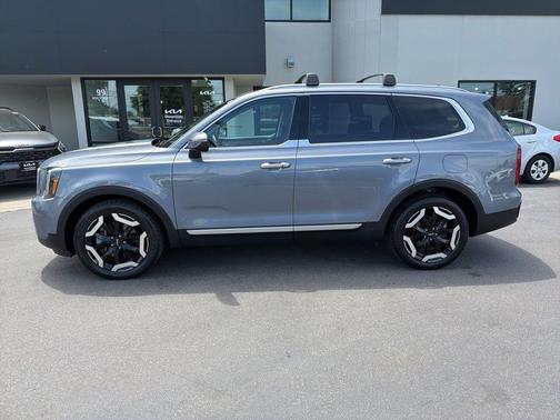 Everlasting Silver 2023 Kia Telluride S