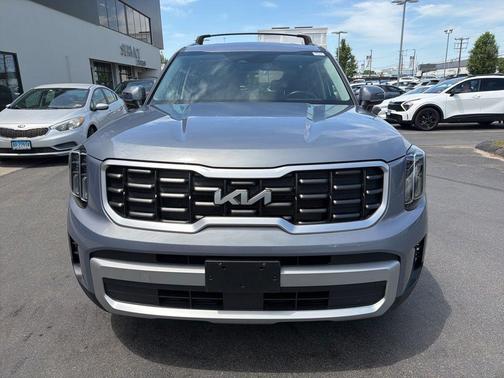 Everlasting Silver 2023 Kia Telluride S