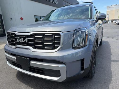 Everlasting Silver 2023 Kia Telluride S