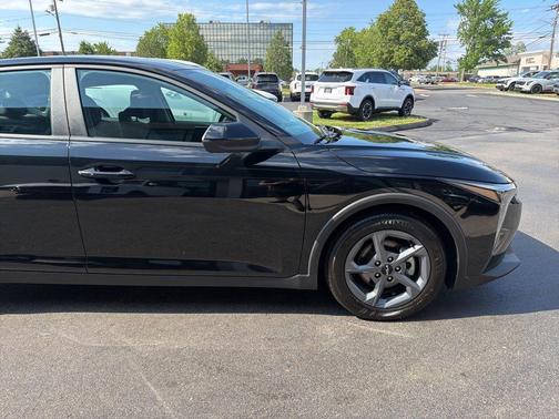 Aurora Black Pearl 2025 Kia K4