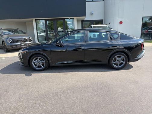 Aurora Black Pearl 2025 Kia K4