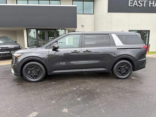 Metal 2025 Kia Carnival LX