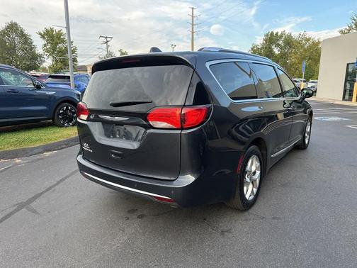 2020 Chrysler Pacifica Touring L