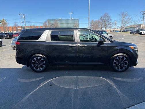 2024 Kia Carnival EX