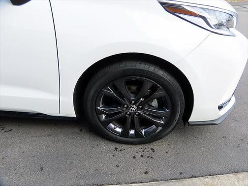 2024 Toyota Sienna XSE 7 Passenger