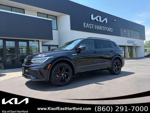 Deep Black Pearl Effect 2023 Volkswagen Tiguan 2.0T SE R-Line Black