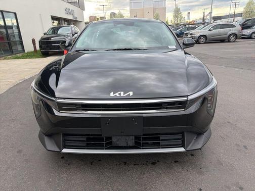 Aurora Black Pearl 2026 Kia K4 EX