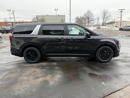 Metal 2026 Kia Carnival LX