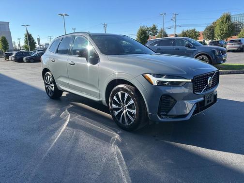 2024 Volvo XC60 B5 Core Dark Theme