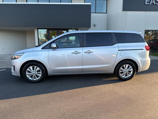 2015 Kia Sedona L