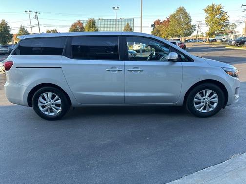 2015 Kia Sedona L