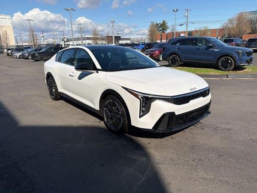 Snow White Pearl 2026 Kia K4 GT-LINE