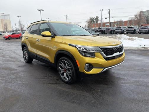 Starbright Yellow 2023 Kia Seltos SX