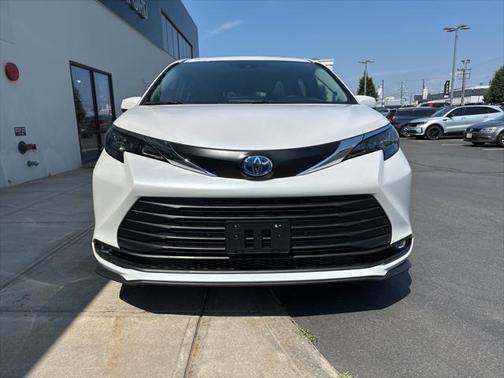 2025 Toyota Sienna XLE 7 Passenger