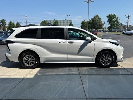 2025 Toyota Sienna XLE 7 Passenger