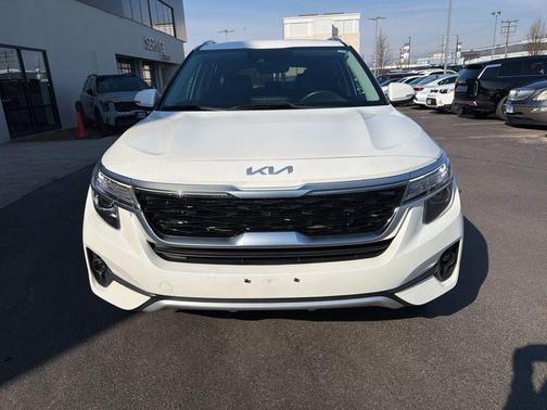 Snow White Pearl 2023 Kia Seltos EX