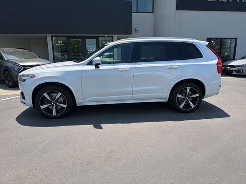 Crystal White Pearl 2019 Volvo XC90 T6 R-Design