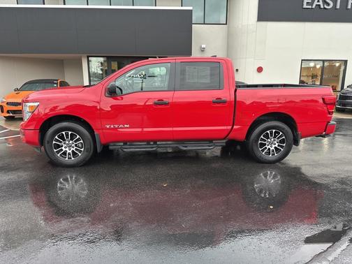 2024 Nissan Titan SV