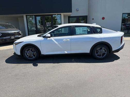 Snow White Pearl 2026 Kia K4 LXS