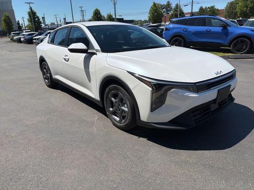 Snow White Pearl 2026 Kia K4 LXS