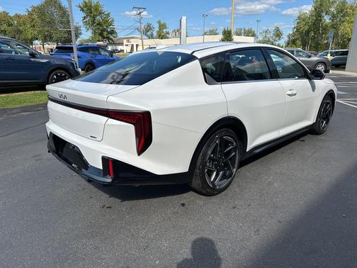 2025 Kia K4 GT-Line