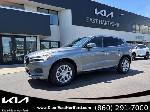 Gray Metallic 2021 Volvo XC60 T5 Momentum