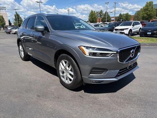 Gray Metallic 2021 Volvo XC60 T5 Momentum